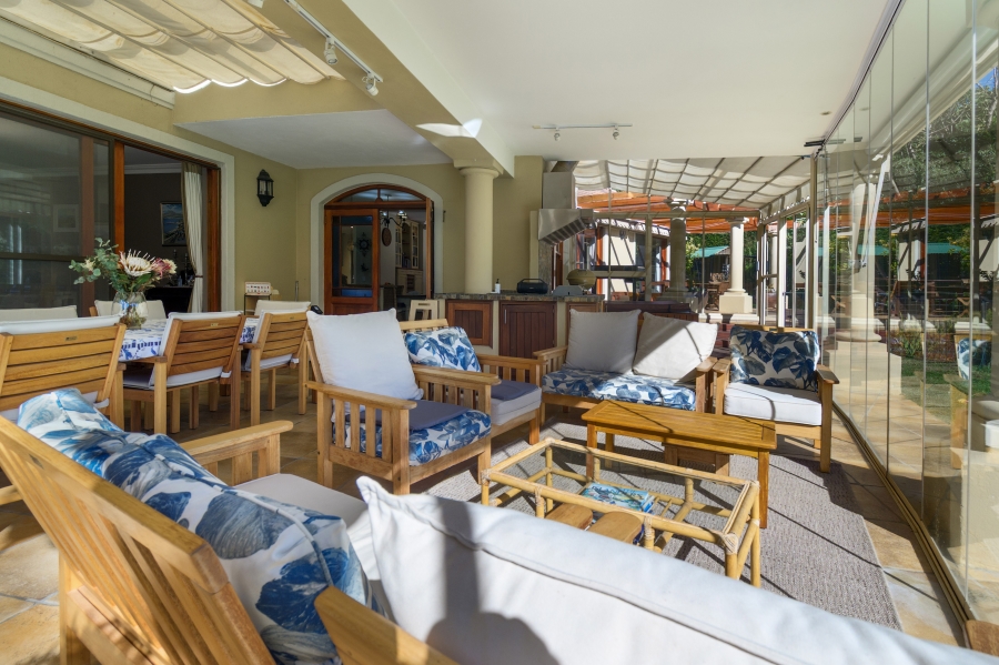 7 Bedroom Property for Sale in Zwaanswyk Western Cape